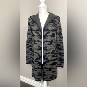 RACHEL ZOE Camo Hooded Cardigan Sweater Coat Shacket in Green and Black